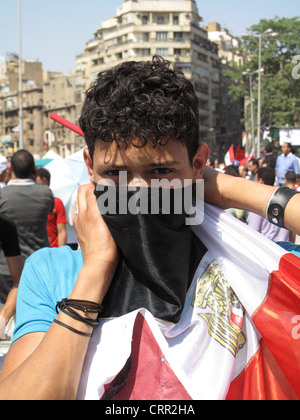 Tausende von Anhängern der Muslim-Bruderschaft feiern Mohamed Mursis Präsidenten Sieg auf dem Tahrirplatz in Kairo Ägypten. Stockfoto