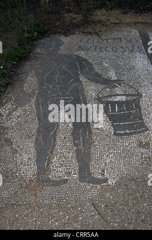 Ostia Antica. Bäder von Buticosus. 1. / 2. Jahrhundert n. Chr.. Caldarium. Mosaik-Darstellung Epitectus Buticosus. In der Nähe von Rom. Stockfoto