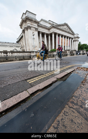 Das Fitzwilliam Museum Cambridge mit Hobsons Conduit im Vordergrund Stockfoto