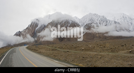 2 Bild Stich Panoramablick entlang der Karakorum-Highway, die China und Pakistan verbindet. Stockfoto