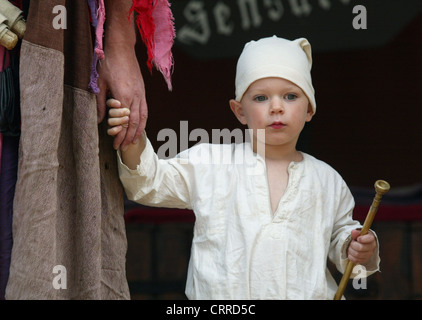 Vater und Sohn auf dem Mittelalterfest in Telgte Stockfoto