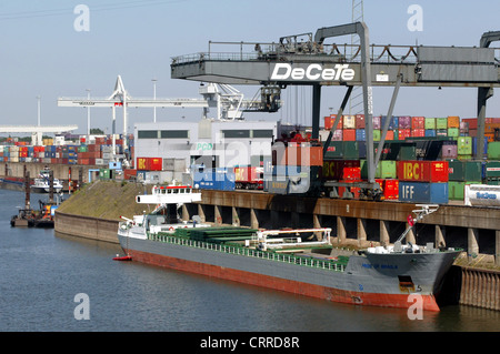 Container-terminal im Duisburger Hafen Stockfoto