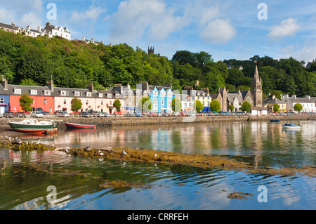 Tobermory Hafen mit kleinen Fischerbooten Isle of Mull Inneren Hebriden Argyll und Bute Schottland Großbritannien GB EU Europa Stockfoto