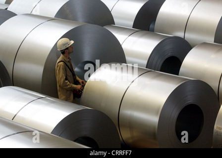 Feuerverzinkten verzinkten Stahl-Coils in ThyssenKrupp Huettenwerk, Duisburg Stockfoto