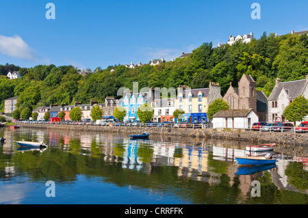 Hafen der Isle of Mull Tobermory bei Flut mit kleinen Fischerbooten Isle of Mull Inner Hebrides Argyll und Bute Scotland UK GB EU Europe Stockfoto