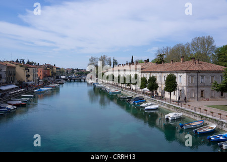 Stadtbild anzeigen Peschiera del Garda, Gardasee, Provinz Verona, Region Venetien, Italien, Europa Stockfoto