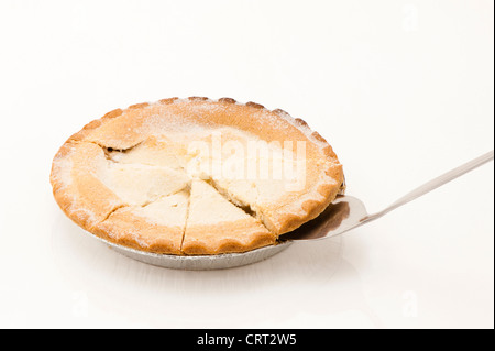 Apfelkuchen mit unregelmäßigen, Kreisdiagramm Scheiben Stockfoto