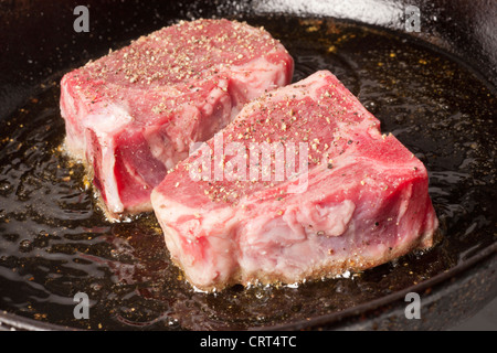 Pfanne gebraten Lende Lammkoteletts Stockfoto