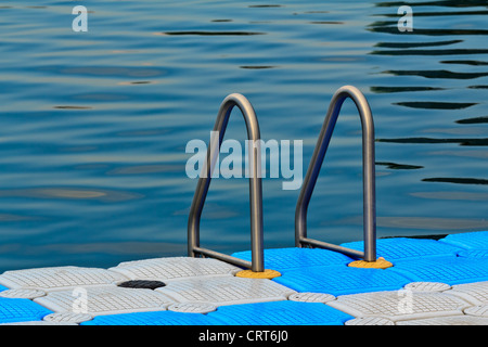 Eintritt in das Wasser am Ufer Donau in Wien Stockfoto