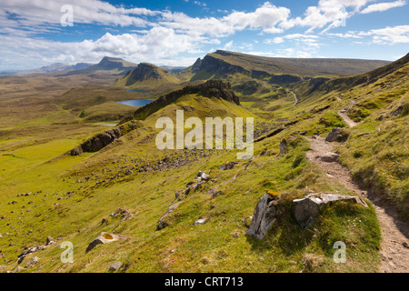 Blick über Loch Erdöl-Na Luirginn und Loch Cleat, dem nördlichsten Gipfel der Trotternish Ridge auf der Isle Of Skye Stockfoto