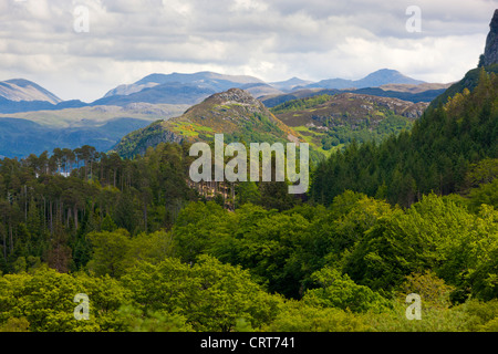 Blick vom Hügel hoch über dem Dorf Plockton, Highlands, Schottland, Vereinigtes Königreich, Europa Stockfoto