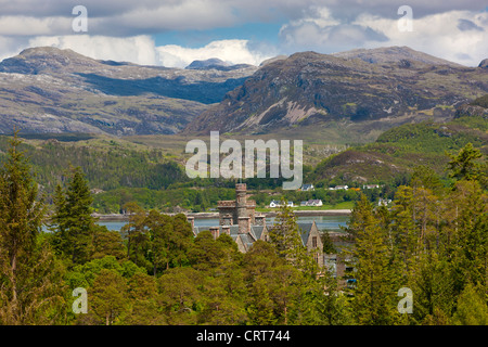 Blick vom Hügel hoch über dem Dorf Plockton, Highlands, Schottland, Vereinigtes Königreich, Europa Stockfoto
