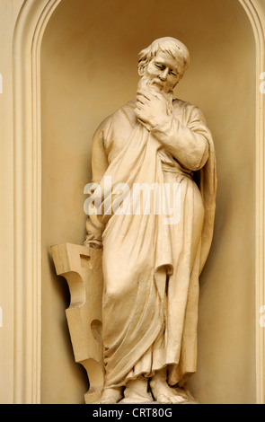 Berlin, Deutschland. Franzosischer Dom / französischer Dom in Gendarmenmarkt. Statue außerhalb. Stockfoto