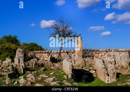 Europa Sardinien Provinz Oristano Azachena Nekropole archäologische Stätte Li Muri Stockfoto