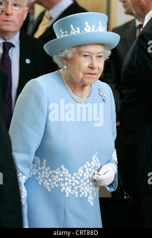 Ihrer Majestät der Königin, bei der Eröffnung des neuen State-of-the-Art South West akut Krankenhaus, Enniskillen, Nordirland Stockfoto