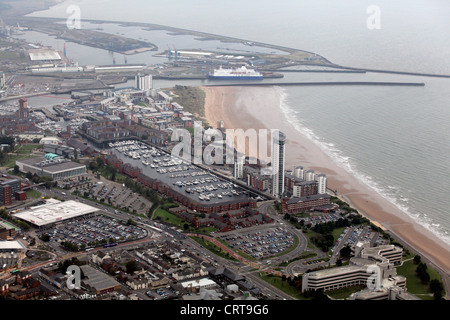 Luftaufnahme von Swansea City centre, Marina, Tesco Speicher, SA1 Entwicklung, Cork Fähre in Docks Meridian Kai Gebäude in Süd-Wales Stockfoto