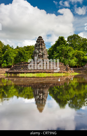 Neak Pean (die verschlungenen Schlangen) in Angkor, ist eine künstliche Insel mit einem buddhistischen Tempel Stockfoto