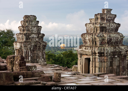 Phnom Bakheng aus dem späten 9. und frühen 10. Jahrhundert, Angkor, UNESCO-Weltkulturerbe, Kambodscha, Indochina, Südmarokko Stockfoto