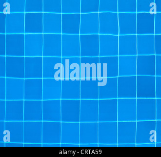 Blauen Kacheln an der Unterseite eines Schwimmbades - abstrakten Hintergrund Stockfoto