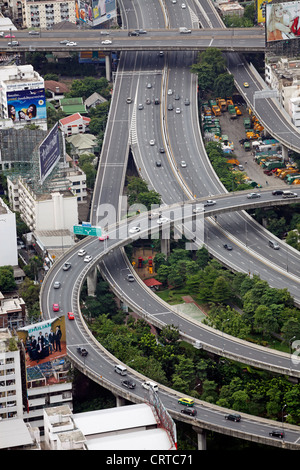 Ansicht der Gebäude die Skyline von Bangkok aus dem Baiyok Himmel Hotelgebäude, das höchste Gebäude in Bangkok, Thailand. Stockfoto