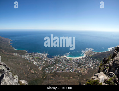 Blick über Camps Bay vom Tafelberg, Kapstadt, Südafrika Stockfoto