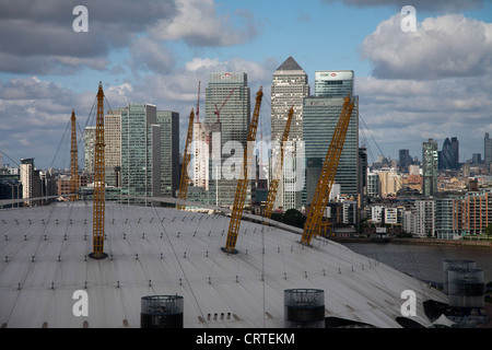 Blick auf die O2-Arena von der Seilbahn entfernt Stockfoto