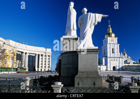 Eine Mischung aus sowjetischen und religiöse Architektur in Kiew, Ukraine Stockfoto