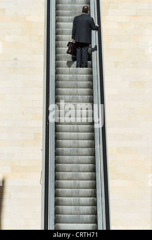 Menschen auf mechanische Treppe bei Lerida Citycentre, Katalonien, Spanien Stockfoto