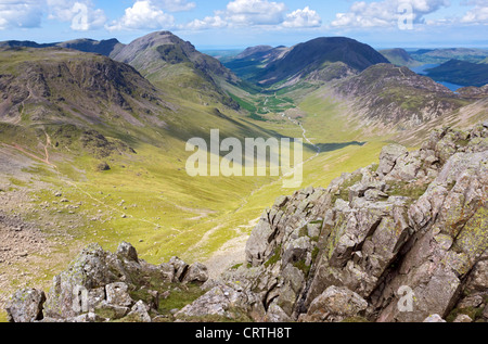 Schauen unten Ennerdale Tal vom Gipfel des grünen Giebel, Lake District, Großbritannien. Stockfoto