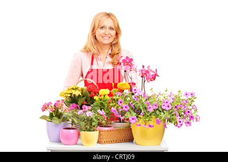 Eine Reife weibliche Floristen und Blumen isoliert auf weißem Hintergrund Stockfoto