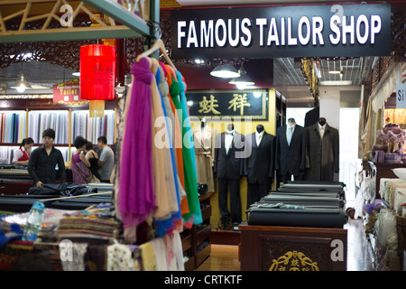 In den Silk Market, eine Shopping-Mall berüchtigt für die Replik und gefälschte Markenware, in Peking, China. Stockfoto