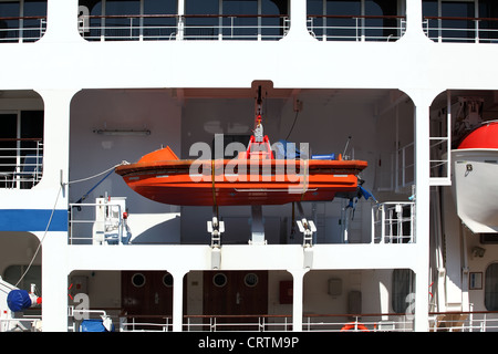 Rettungsboot auf dem Meer-Kreuzfahrtschiff Stockfoto