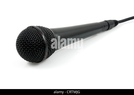 Alte schwarze Mikrofon mit Kabel auf weißem Hintergrund Stockfoto