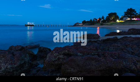 Cowes Anlegestelle am späten Abend ist ein beliebtes Touristenziel auf Phillip Island Victoria Australien gelegen. Stockfoto