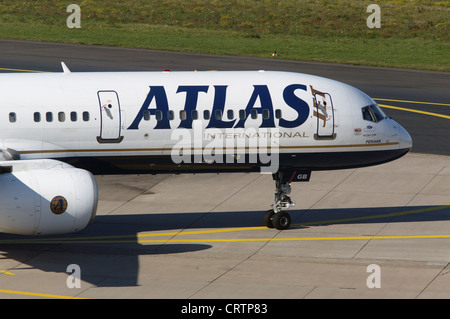 ATLAS-Flugzeug am Flughafen Düsseldorf Stockfoto