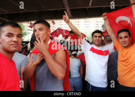 Versäumte Türken feiern das WM-Halbfinale 2002, Berlin Stockfoto