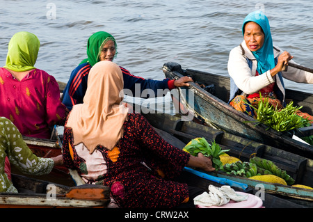 Pasar Terapung schwimmenden Markt, Kuiin und Flüsse Barito, Banjarmasin, Kalimantan, Indonesien Stockfoto