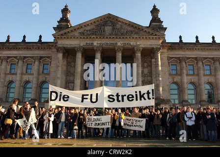 Studenten-Protest vor dem Reichstag in Berlin Stockfoto