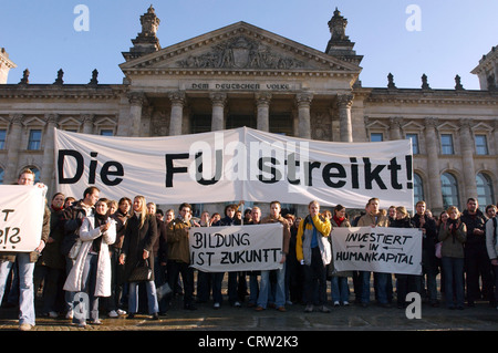 Studenten-Protest vor dem Reichstag in Berlin Stockfoto