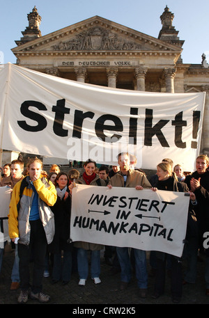 Studenten-Protest vor dem Reichstag in Berlin Stockfoto