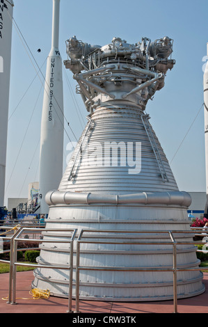 Kennedy Space Center Visitor Complex auf Merritt Island Florida massive f-1-Triebwerk für die Saturn V Apollo-Missionen. Stockfoto