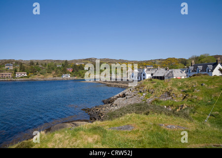 Lochinver Sutherland Schottland Mai Blick über das kleine Fischerdorf und Ferienort am Kopf von Loch Inver an der Küste im Stadtteil Assynt Sutherland Stockfoto