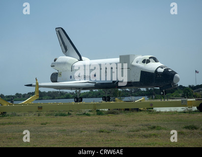 Kennedy Space Center auf Merritt Island Florida. Eine vollständige Modell eines Space Shuttle setzt neben der Mitte der Start-und Landebahn. Stockfoto