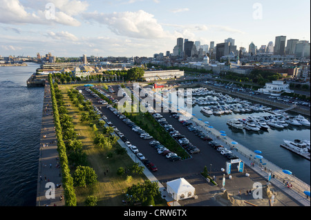 Blick über Montreal Old Port und Port d'escale Marina vom Uhrturm (Tour de l ' Horloge). Stockfoto