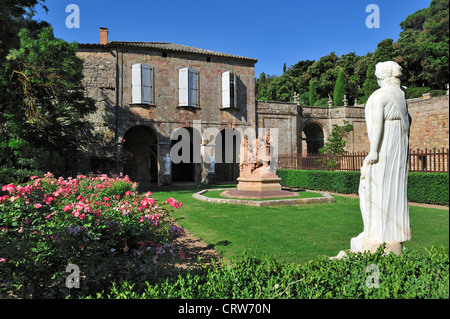 Fontfroide Abbey / Abbaye Sainte-Marie de Fontfroide, ehemaligen Zisterzienserklosters im Languedoc, Pyrenäen, Frankreich Stockfoto