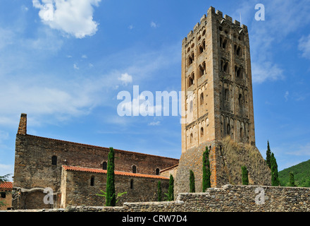 Die Abtei Saint-Michel-de-Cuxa / Sant Miquel de Cuixà, einer Benediktiner-Abtei in Codalet, Pyrénées-Orientales, Pyrenäen, Frankreich Stockfoto