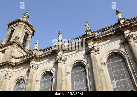 Glasgow Evangelical Church Detail zeigt 4 Evangelisten Statuen, entworfen von Architekt John Honeyman, gebaut 1878-1880, Cathedral Square, Schottland, Großbritannien Stockfoto