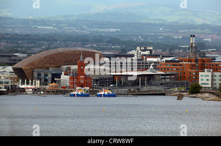 Wales Millennium Centre, die walisische Senedd in Cardiff Bay von Penarth, South Wales gesehen Stockfoto