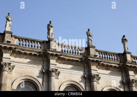 Glasgow Evangelical Church Detail zeigt 4 Evangelisten Statuen, entworfen von Architekt John Honeyman, gebaut 1878-1880, Cathedral Square, Schottland, Großbritannien Stockfoto