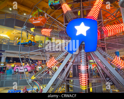 Times Square speichert in New York City Stockfoto